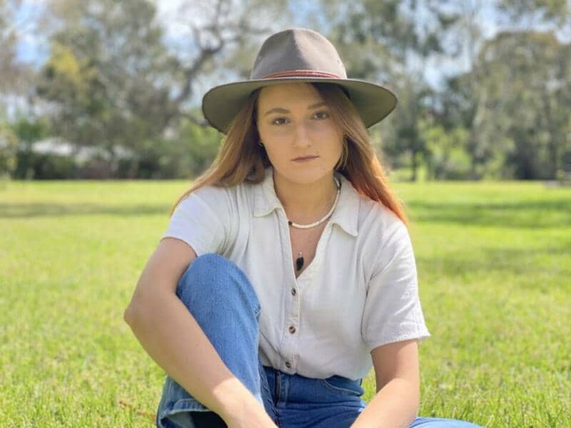 Emerging Country Singer-Songwriter CHARLI JADE Delivers Raw + Honest New Single ‘Playing The Fool’