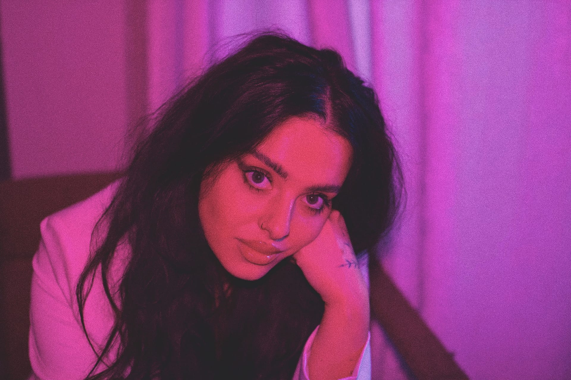 POLLY Rekindles Lust + Desire In Pulsating Single ‘We’re Not Really Strangers’