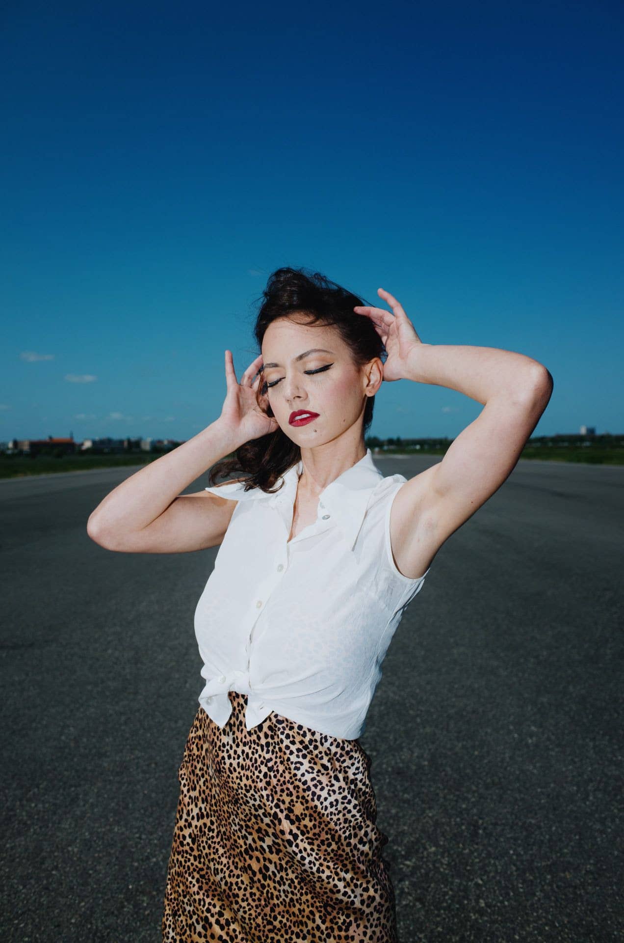 SAHARA BECK Unveils Heartfelt Tour Single ‘Special’