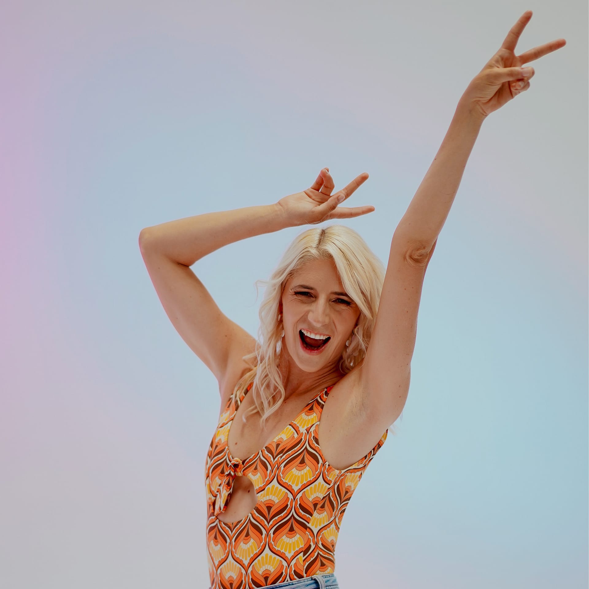 SUNNY LUWE Unveils Vibrant Feel-Good Anthem ‘Hands Up’