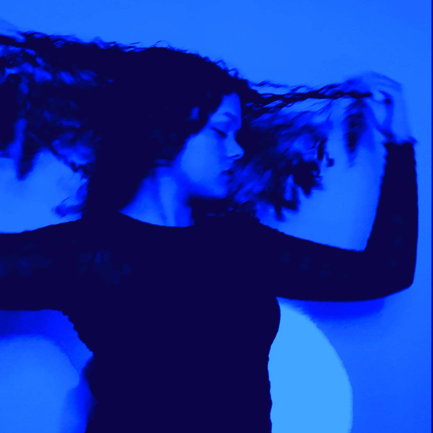 SIENNA TENN Releases New Single ‘Attached’