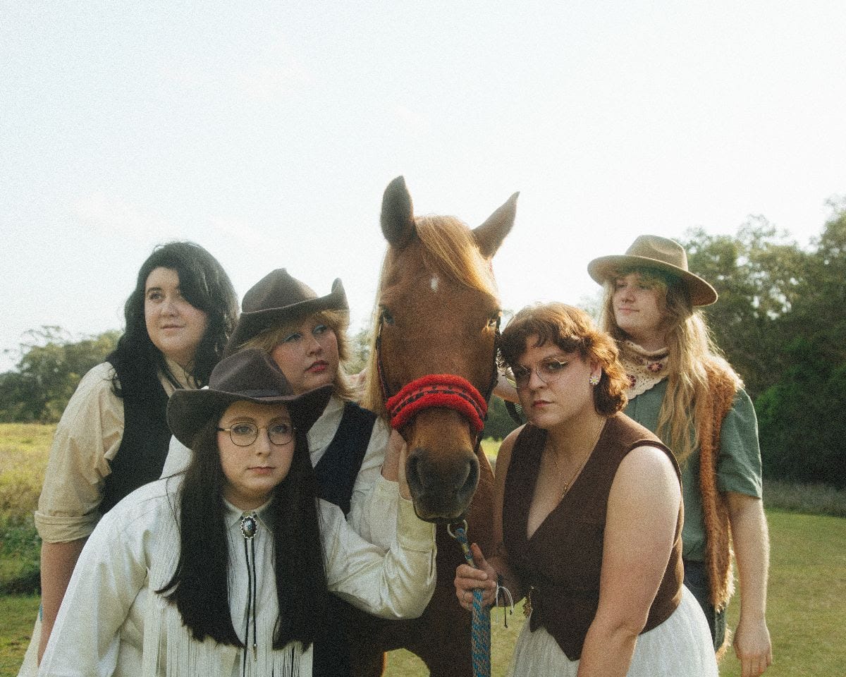WORM GIRLZ Are Loud + Proud On New Track ‘Thinkin’ Bout’