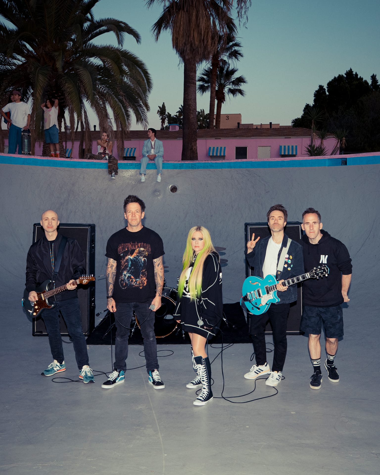 AVRIL LAVIGNE Teams Up With SIMPLE PLAN On Anthemic New Track ‘Young & Dumb’